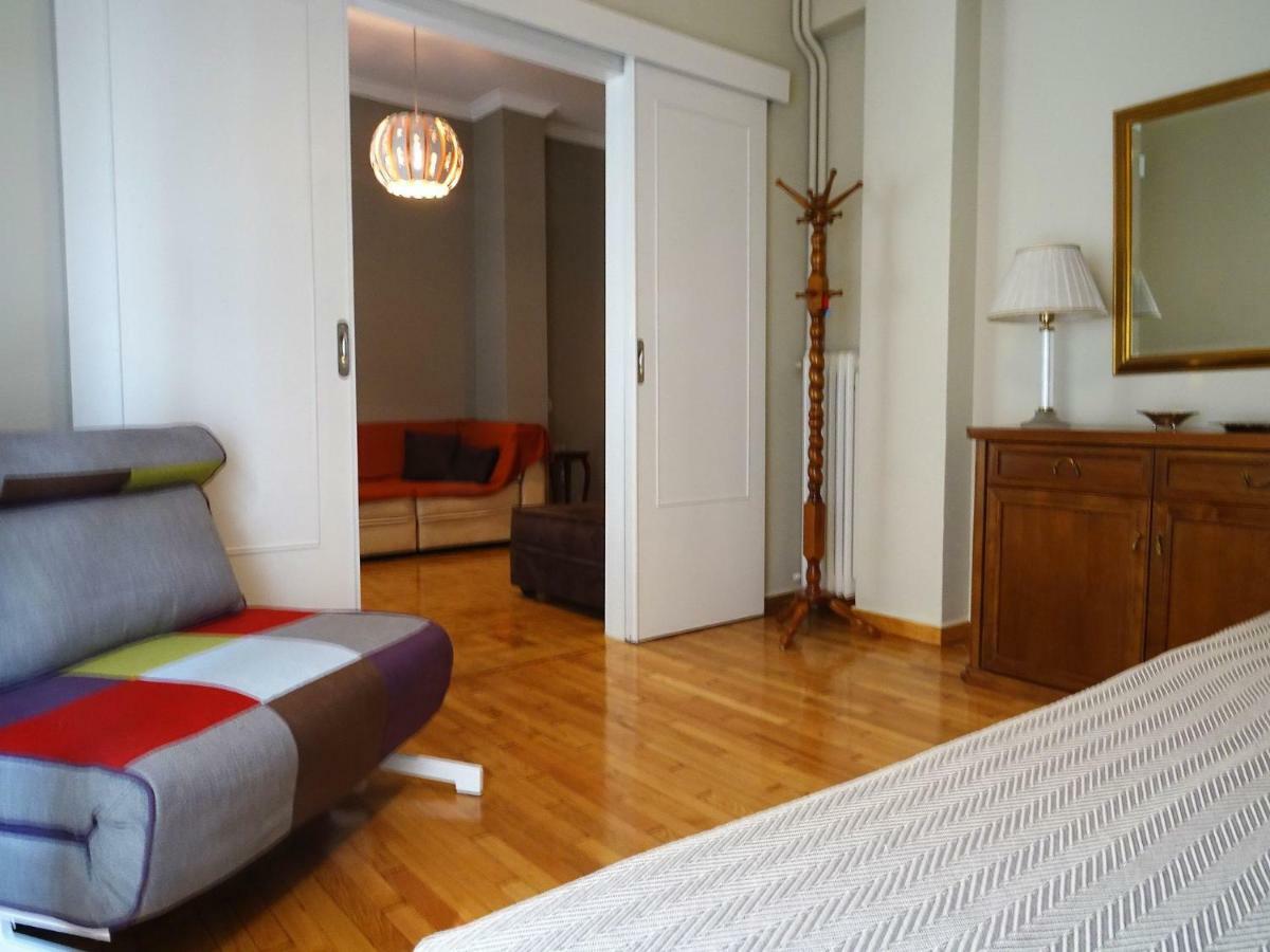 Chic Central Apartment In Evangelismos Metro Station Aten Exteriör bild